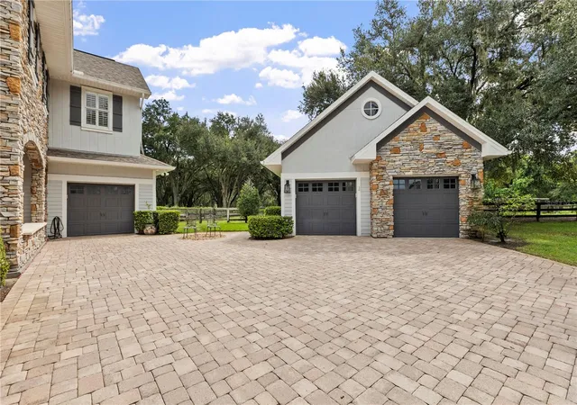 Photo 2 of Single family home for sale at 19601 Eagle Crst Dr, Lutz, FL 33549 | MLS# TB8556527 | Listing updated on 2026-10-19