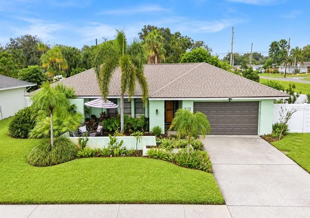 Photo 1 of Single family home for sale at 10211 139th Street, Largo, FL 33774 | MLS# TB8556531 | Listing updated on 2026-10-10