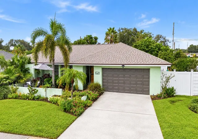 Photo 3 of Single family home for sale at 10211 139th Street, Largo, FL 33774 | MLS# TB8556531 | Listing updated on 2026-10-10