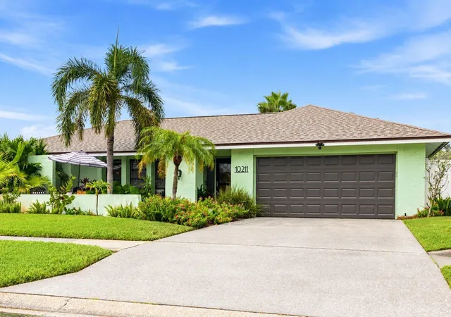 Photo 3 of Single family home for sale at 10211 139th Street, Largo, FL 33774 | MLS# TB8556531 | Listing updated on 2026-10-10