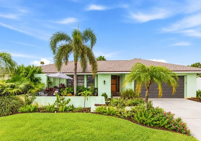 Photo 4 of Single family home for sale at 10211 139th Street, Largo, FL 33774 | MLS# TB8556531 | Listing updated on 2026-10-10