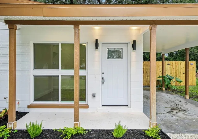 Photo 2 of Single family home for sale at 334 E Cornelius Cir, Sarasota, FL 34232 | MLS# A4709035 | Listing updated on 2026-10-09