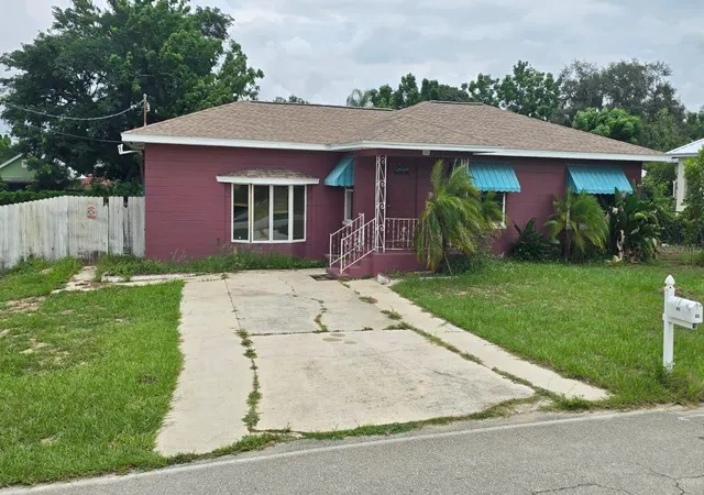 Single family home for sale at 311 E Walnut St, AVON PARK, FL 33825 | MLS# P4940117