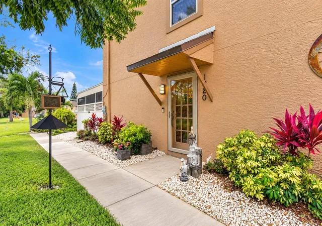 Townhouse for sale at 1880 Clearbrooke Dr, CLEARWATER, FL 33760 | MLS# TB8556542