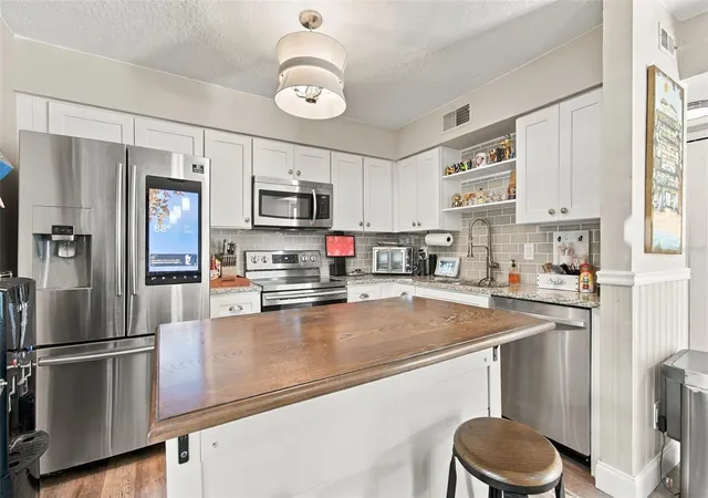 Photo 3 of Townhouse for sale at 1880 Clearbrooke Dr, Clearwater, FL 33760 | MLS# TB8556542 | Listing updated on 2026-10-14
