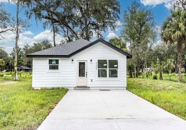 Photo 1 of Single family home for sale at 2399 Cr 423, Lake Panasoffkee, FL 33538 | MLS# G5118871 | Listing updated on 2026-10-09