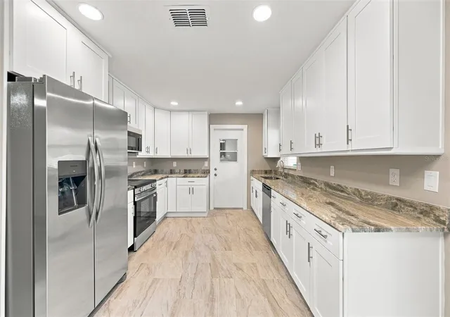 Photo 2 of Single family home for sale at 3205 Dunbar Dr, Sarasota, FL 34232 | MLS# TB8556549 | Listing updated on 2026-10-09