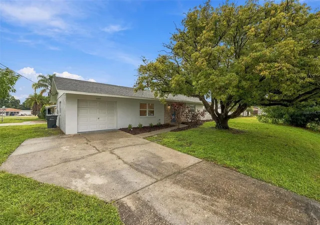 Photo 4 of Single family home for sale at 3205 Dunbar Dr, Sarasota, FL 34232 | MLS# TB8556549 | Listing updated on 2026-10-09