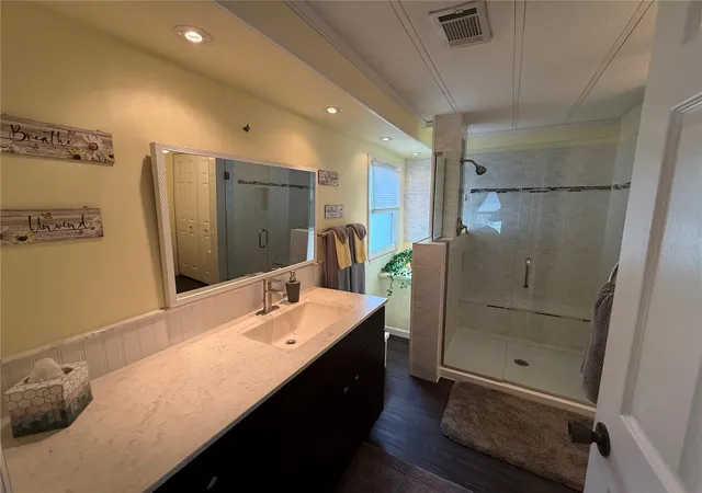 Photo 3 of Manufactured home for sale at 12501 Ulmerton Rd #181, Largo, FL 33774 | MLS# TB8556553 | Listing updated on 2026-10-09