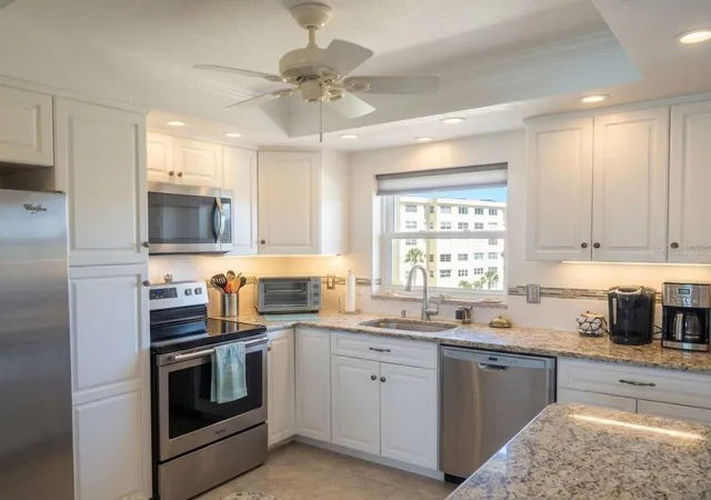 Photo 3 of Condo for sale at 4725 Cove Cir #APT 609, Saint Petersburg, FL 33708 | MLS# TB8556555 | Listing updated on 2026-10-22