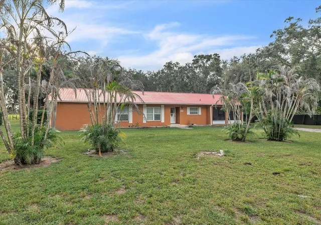 Photo 3 of Single family home for sale at 1231 SE Hansel Ave, Arcadia, FL 34266 | MLS# C7531792 | Listing updated on 2026-10-10