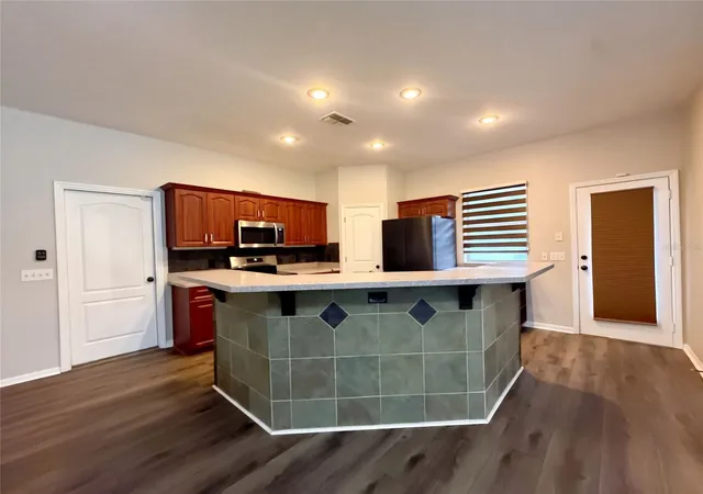 Photo 2 of Single family home for sale at 219 Willow Bnd Pkwy, Lutz, FL 33549 | MLS# O6448666 | Listing updated on 2026-10-10