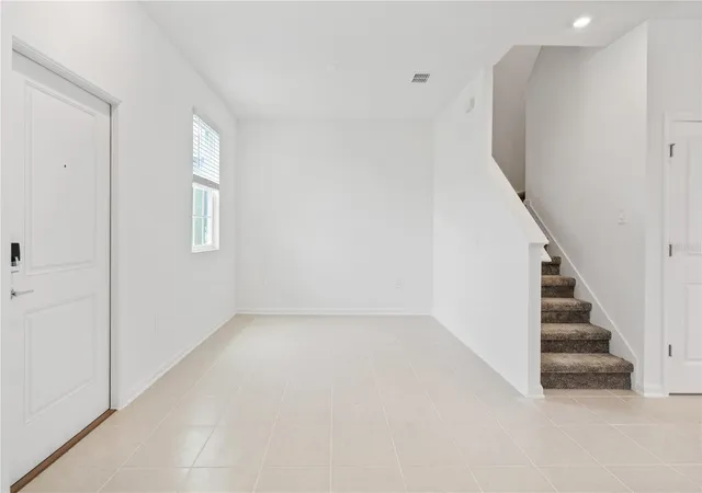 Photo 3 of Townhouse for sale at 5547 Ronin Dr, Saint Cloud, FL 34771 | MLS# O6448670 | Listing updated on 2026-10-10