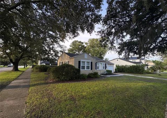 Photo 3 of Single family home for sale at 1124 Stetson St, Orlando, FL 32804 | MLS# O6448684 | Listing updated on 2026-10-09