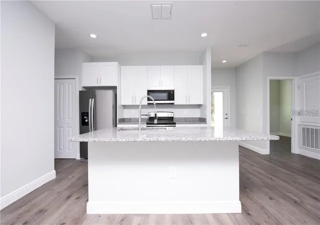 Photo 4 of Single family home for sale at 2433 Ave F NW, Winter Haven, FL 33880 | MLS# S5159213 | Listing updated on 2026-10-10