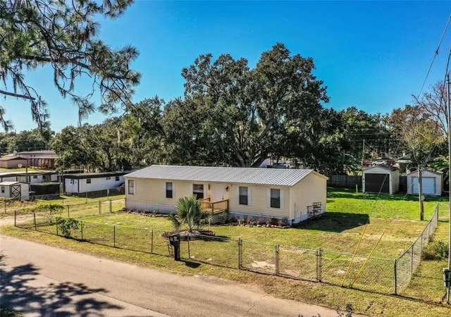 Photo 4 of Manufactured home for sale at 6416 Shiflett Ave, Lakeland, FL 33810 | MLS# B4902393 | Listing updated on 2026-10-10