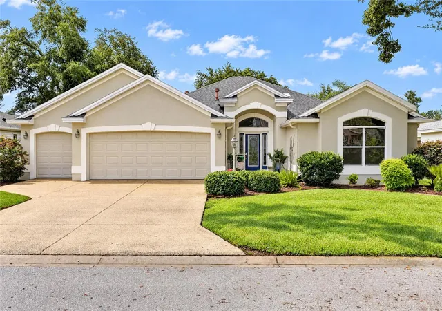 Single family home for sale at 7775 SE 168th Lone Oak Loop, THE VILLAGES, FL 32162 | MLS# G5118877