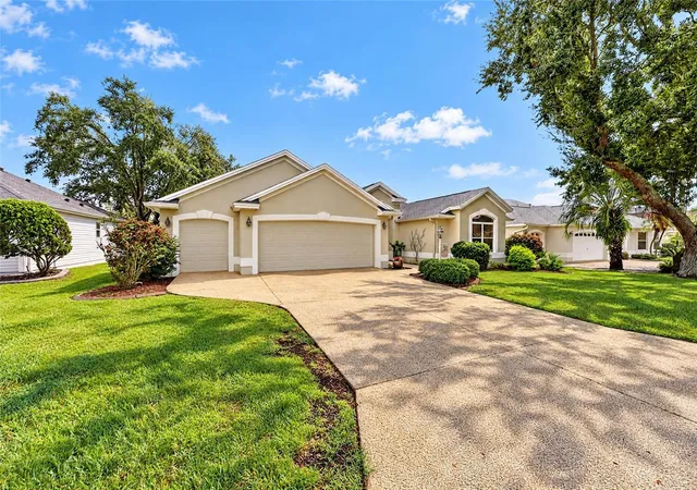 Photo 3 of Single family home for sale at 7775 Se 168th Lone Oak Loop, The Villages, FL 32162 | MLS# G5118877 | Listing updated on 2026-10-10