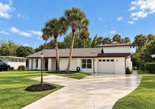 Photo 1 of Single family home for sale at 24 Cooper Ln, Palm Coast, FL 32137 | MLS# O6448696 | Listing updated on 2026-10-09