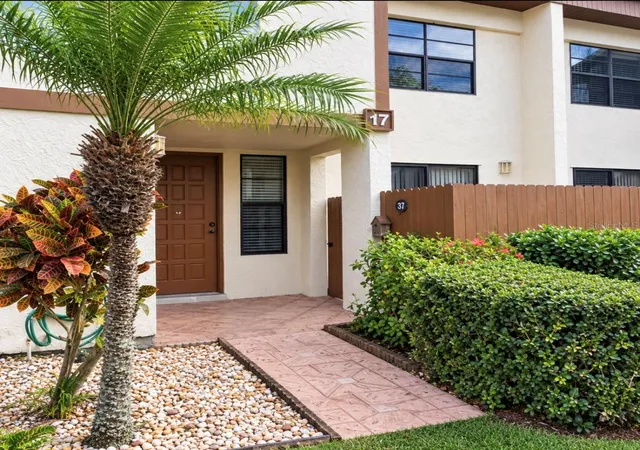 Photo 1 of Townhouse for sale at 9209 Seminole Blvd #17, Seminole, FL 33772 | MLS# TB8556599 | Listing updated on 2026-10-10