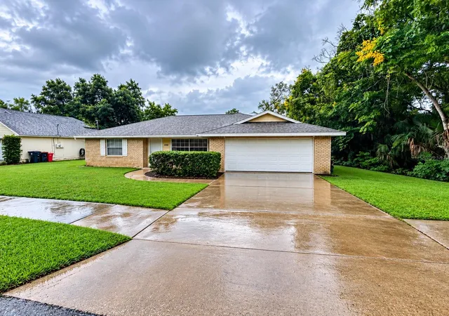 Photo 1 of Single family home for sale at 444 W Central Ave, Orange City, FL 32763 | MLS# A4709055 | Listing updated on 2026-10-09