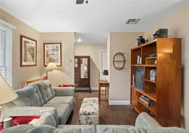 Photo 4 of Single family home for sale at 1818 Crownwood Dr, Orlando, FL 32810 | MLS# O6448709 | Listing updated on 2026-10-21