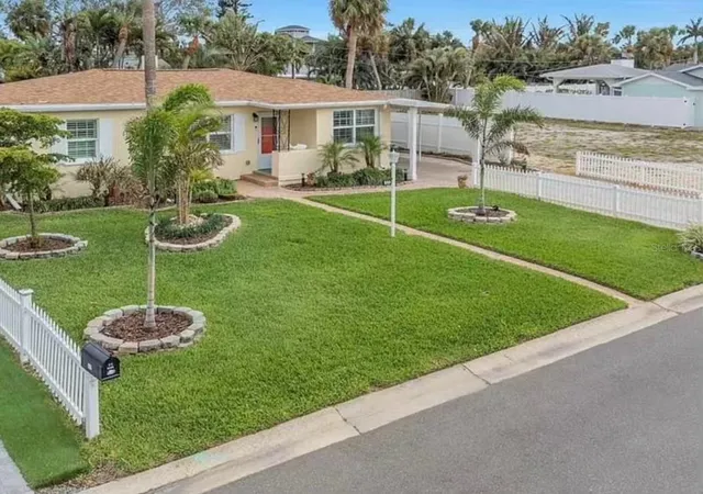 Photo 1 of Single family home for sale at 550 80th Avenue, St Pete Beach, FL 33706 | MLS# TB8556619 | Listing updated on 2026-10-10
