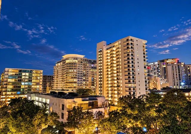 Photo 2 of Condo for sale at 530 E Central Blvd #203, Orlando, FL 32801 | MLS# O6448717 | Listing updated on 2026-10-10