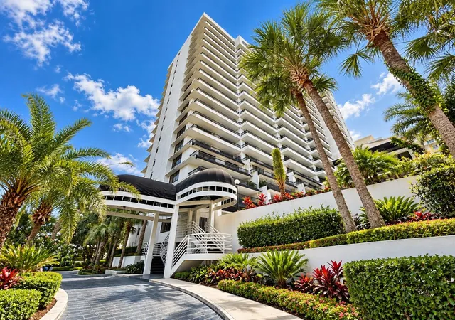 Photo 3 of Condo for sale at 530 E Central Blvd #203, Orlando, FL 32801 | MLS# O6448717 | Listing updated on 2026-10-10