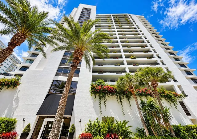 Photo 3 of Condo for sale at 530 E Central Blvd #203, Orlando, FL 32801 | MLS# O6448717 | Listing updated on 2026-10-10
