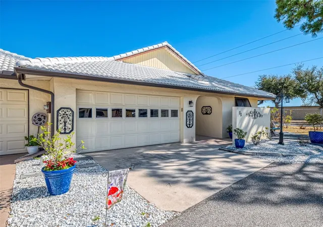Photo 1 of Single family home for sale at 32 Pebble Rock Dr, Venice, FL 34293 | MLS# A4709063 | Listing updated on 2026-10-13