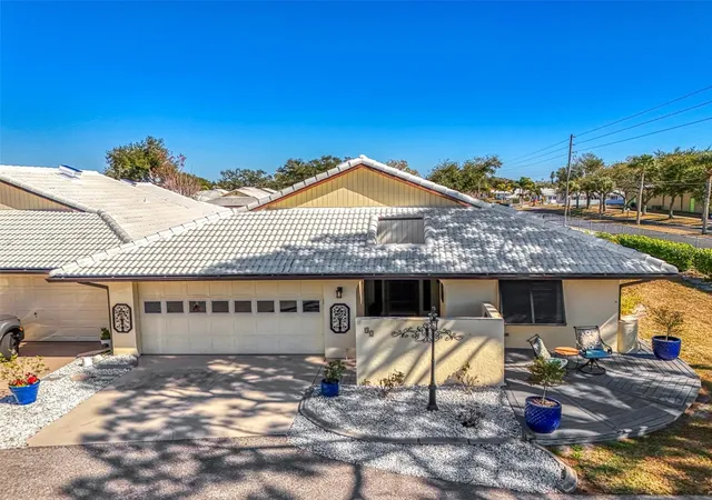 Photo 3 of Single family home for sale at 32 Pebble Rock Dr, Venice, FL 34293 | MLS# A4709063 | Listing updated on 2026-10-13