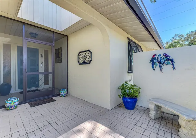 Photo 4 of House for sale at 32 Pebble Rock Dr, Venice, FL 34293 | MLS# A4709063 | Listing updated on 2026-10-13