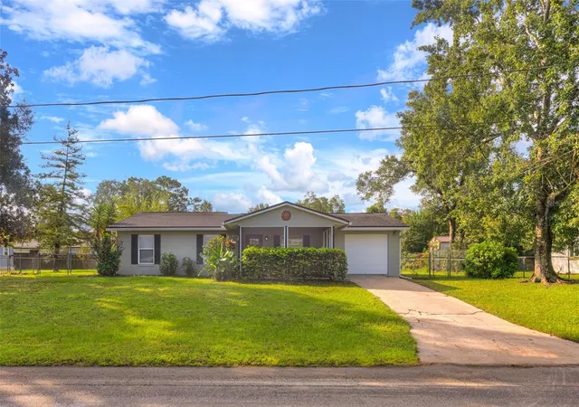 Photo 1 of Single family home for sale at 569 Sidney Dr, Lake Helen, FL 32744 | MLS# V4951740 | Listing updated on 2026-10-11
