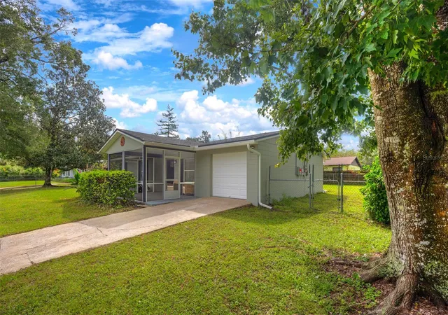 Photo 3 of Single family home for sale at 569 Sidney Dr, Lake Helen, FL 32744 | MLS# V4951740 | Listing updated on 2026-10-11