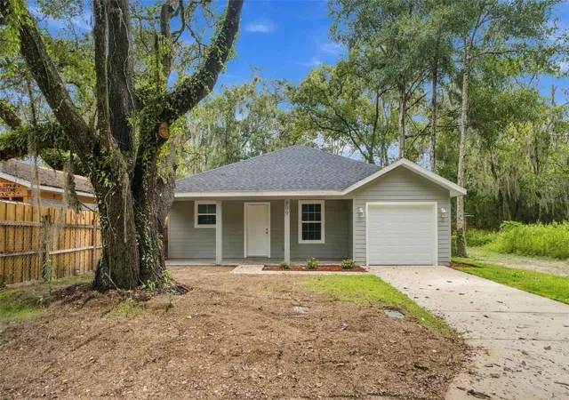 Photo 1 of Single family home for sale at 909 Ne 18th Terrace, Gainesville, FL 32641 | MLS# O6448726 | Listing updated on 2026-10-13