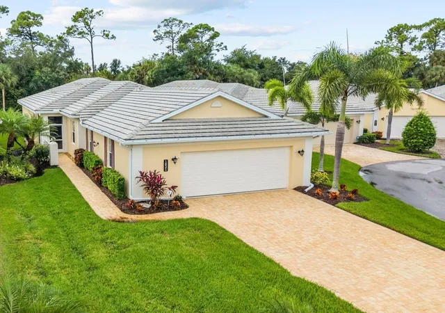 Single family home for sale at 1821 Lancashire Dr, VENICE, FL 34293 | MLS# N6146134