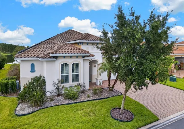 Photo 2 of Single family home for sale at 555 Tapatio Ln, Kissimmee, FL 34759 | MLS# O6448734 | Listing updated on 2026-10-16