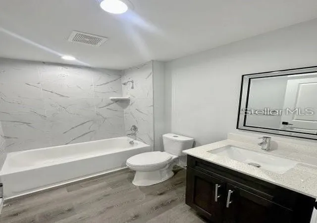 Photo 3 of Single family home for sale at 18 Larch Run Ct, Ocala, FL 34480 | MLS# S5159227 | Listing updated on 2026-10-10