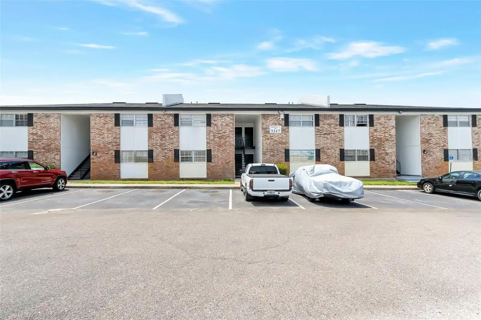 Listing Photo 2 - Condo for sale in 5317 Curry Frd Rd located at 5317 Curry Frd Rd, Orlando, FL 32812 - Unit #J102