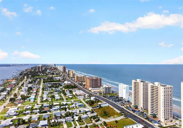 Photo 4 of Condo for sale at 3311 S Atlantic Ave #302, Daytona Beach, FL 32118 | MLS# V4951743 | Listing updated on 2026-10-14