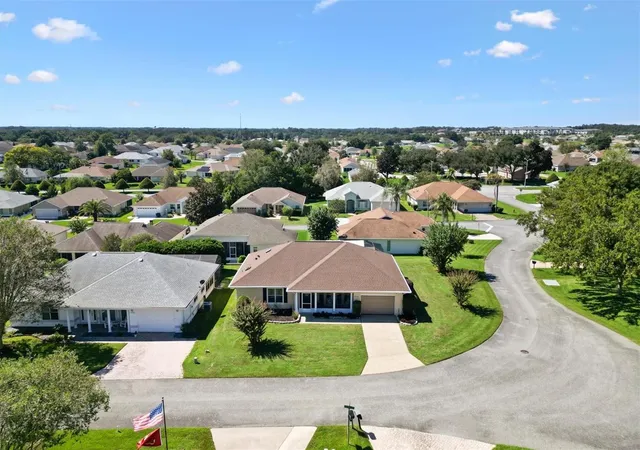 Photo 3 of Single family home for sale at 17432 SE 112th Court, Summerfield, FL 34491 | MLS# OM733770 | Listing updated on 2026-10-26
