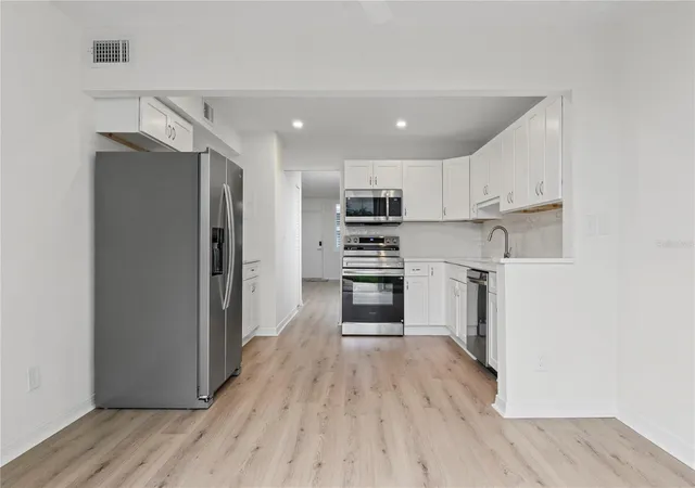 Photo 4 of Condo for sale at 4895 Bay St NE #109, Saint Petersburg, FL 33703 | MLS# TB8556675 | Listing updated on 2026-10-10