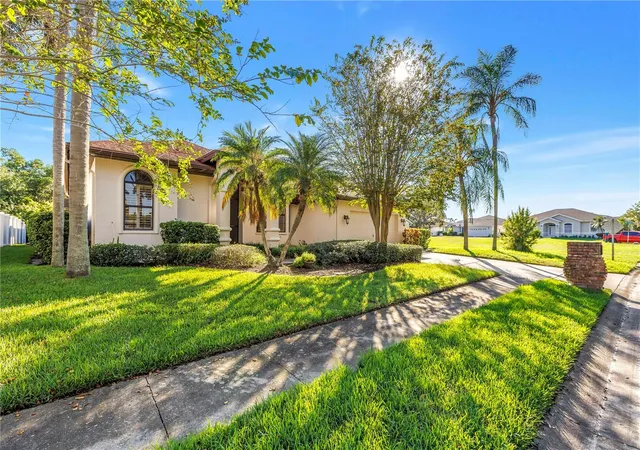 Photo 3 of Single family home for sale at 1186 Gasparilla Dr NE, Saint Petersburg, FL 33702 | MLS# TB8556679 | Listing updated on 2026-10-24