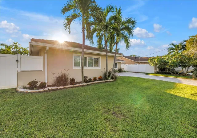 Photo 4 of Single family home for sale at 7982 11th Avenue S, Saint Petersburg, FL 33707 | MLS# TB8556684 | Listing updated on 2026-10-17