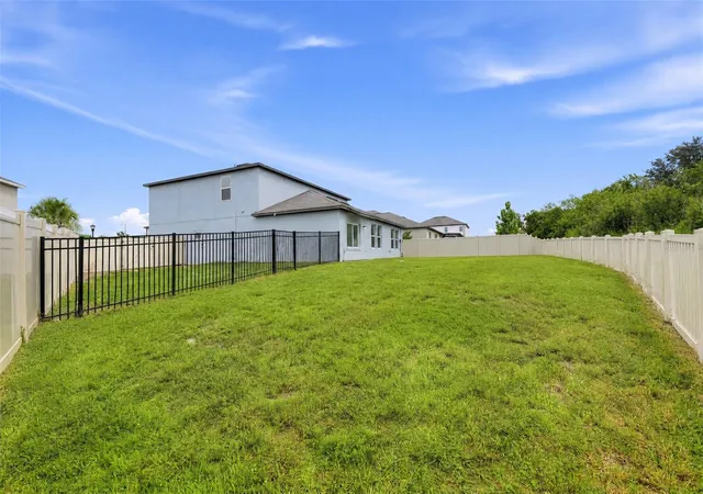 Photo 4 of Single family home for sale at 4974 Eagle Rock Dr, Wimauma, FL 33598 | MLS# O6448758 | Listing updated on 2026-10-10