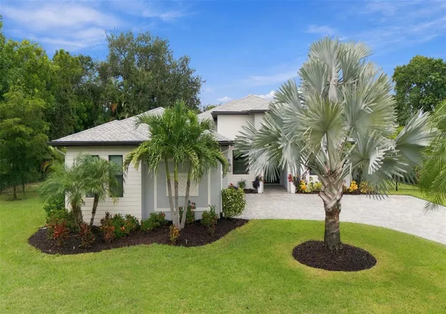 Photo 3 of Single family home for sale at 3946 Country View Dr, Sarasota, FL 34233 | MLS# A4709086 | Listing updated on 2026-10-10