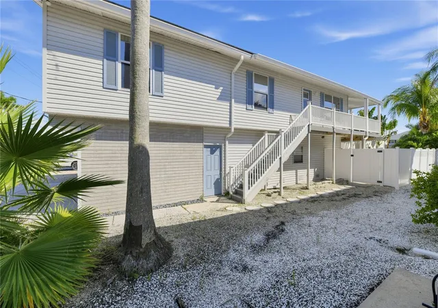 Photo 1 of Single family home for sale at 264 S Harbor Dr, Holmes Beach, FL 34217 | MLS# A4709088 | Listing updated on 2026-10-23