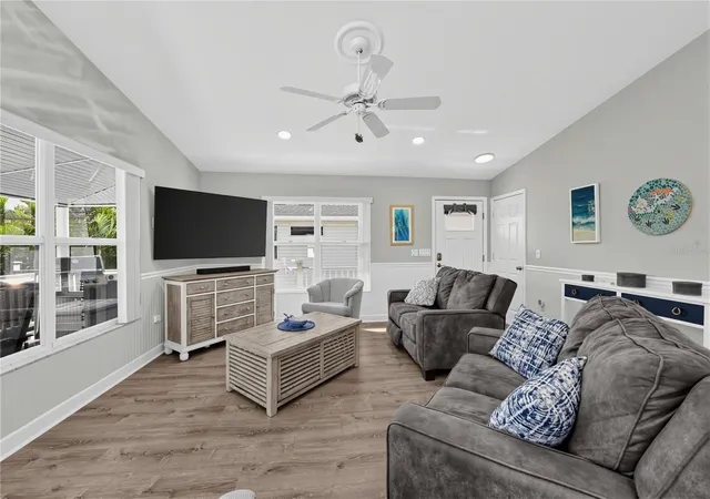 Photo 3 of Single family home for sale at 264 S Harbor Dr, Holmes Beach, FL 34217 | MLS# A4709088 | Listing updated on 2026-10-23