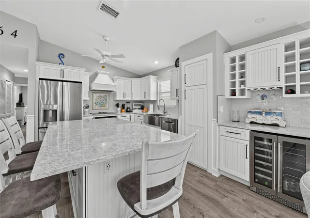 Photo 4 of Single family home for sale at 264 S Harbor Dr, Holmes Beach, FL 34217 | MLS# A4709088 | Listing updated on 2026-10-23